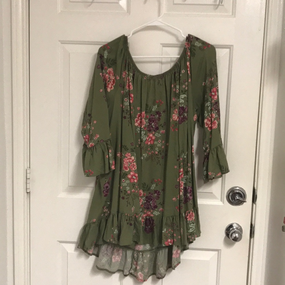 Floral, high low flow shirt